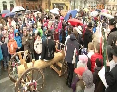 Téltemető mulatságot tartottak a Fő téren Téltemető mulatságot tartottak a Fő téren