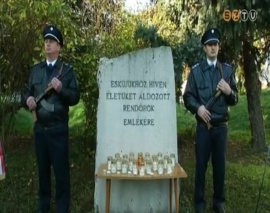 Hősi halottakra emlékeztek a Vas Megyei Rendőr-főkapitányság munkatársai Hősi halottakra emlékeztek a Vas Megyei Rendőr-főkapitányság munkatársai