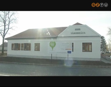 Ünnepélyesen felavatták a kibővült és kívül-belül megújult büki városházát Ünnepélyesen felavatták a kibővült és kívül-belül megújult büki városházát