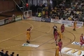 74:66-ra győzött a Körmend a Falco ellen a kosárlabda bajnokság negyeddöntő mérkőzésén az Aréna Savariában. A piros-feketék ezzel már 2:0-ra vezetnek a három győzelemig tartó párharcban. A szombati találkozót az első percektől a vendégek uralták, akik az utolsó percekig tartották korán megszerzett 10-15 pontos előnyüket. A végére a nagyot küzdő Falco ugyan 3 pontra felzárkózott, a Körmend azonban jobban koncentrált és biztosan győzött. A párviadal kedden 18 órától folytatódik Körmenden. 74:66-ra győzött a Körmend a Falco ellen a kosárlabda bajnokság negyeddöntő mérkőzésén az Aréna Savariában. A piros-feketék ezzel már 2:0-ra vezetnek a három győzelemig tartó párharcban. A szombati találkozót az első percektől a vendégek uralták, akik az utolsó percekig tartották korán megszerzett 10-15 pontos előnyüket. A végére a nagyot küzdő Falco ugyan 3 pontra felzárkózott, a Körmend azonban jobban koncentrált és biztosan győzött. A párviadal kedden 18 órától folytatódik Körmenden.