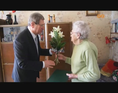 Vörös Ferencnét köszöntötte a polgármester Vörös Ferencnét köszöntötte a polgármester