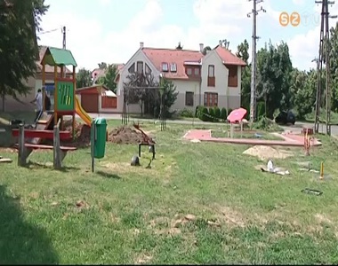 Hárommillió forintból korszerűsíti a város a Tulipán utcai játszóteret Hárommillió forintból korszerűsíti a város a Tulipán utcai játszóteret
