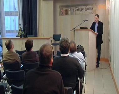 Előadás segítette a két-tannyelvű iskolák oktatását Előadás segítette a két-tannyelvű iskolák oktatását