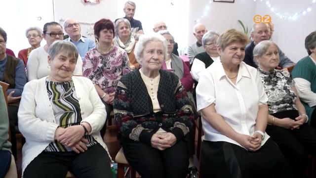 Ismt karcsonyi ajndkoz krtra indultak a vrosvezetk a szombathelyi intzmnyekbe