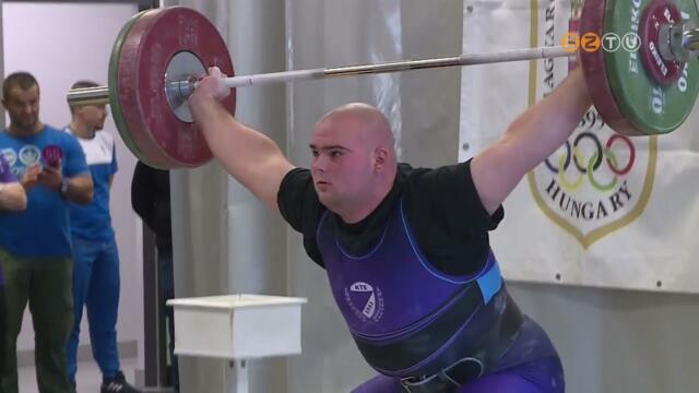 Nemzetközi mezőnyt vonultatott fel a 12. Tóth Géza súlyemelő-emlékverseny Nemzetközi mezőnyt vonultatott fel a 12. Tóth Géza súlyemelő-emlékverseny