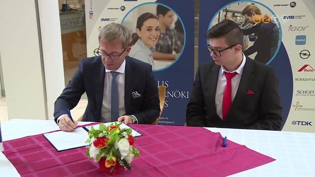 Az ELTE Savaria Egyetemi Kzpontban idn 25-en kezdtk meg a gpszmrnk kpzst dulis formban