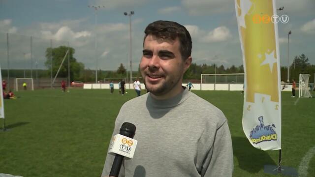 Tbb mint 400 iskolskor gyerek rgta a labdt a legutbbi htvgn