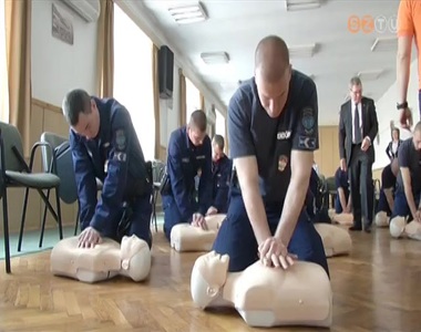 K�zel 400 rend�r vesz r�szt az �jra�leszt�s megtanul�s�ban