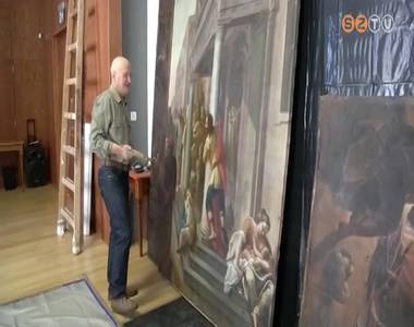 Meg�julnak a nagym�ret� olajfestm�nyek a p�sp�ki palota Szent P�l-term�ben