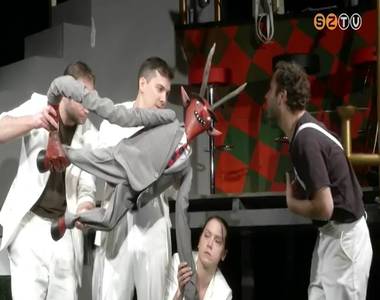 Kett�s premiert tart a Mesebolt B�bsz�nh�z