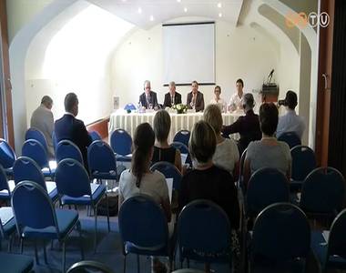 Munk�hoz juthatnak