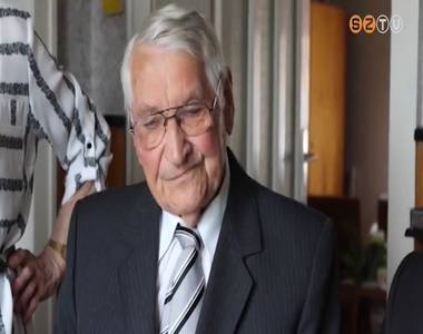 A 90 �ves Fejes Rezs�t k�sz�nt�tte otthon�ban a szombathelyi polg�rmester