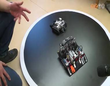 Megkapta a t�bb mint egy milli� forintot a CROM Robotikai Klub