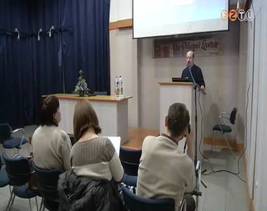 Lev�lt�ri el�ad�s az ikerv�ri kast�lyr�l