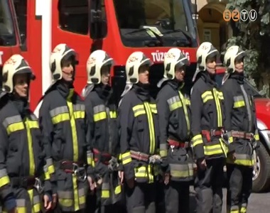 Tisztelg�s a katasztr�fav�delem h�si halottai el�tt