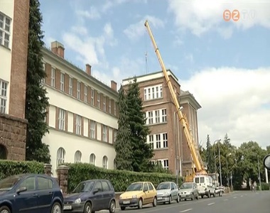 Megkezdődött az egyetem tetejének helyreállítása Megkezdődött az egyetem tetejének helyreállítása