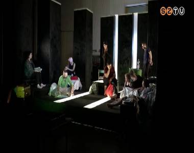 Saj�tos n�z�pontb�l mutatja be a hajl�ktalan l�t meg�l�s�t a Mesebolt B�bsz�nh�z