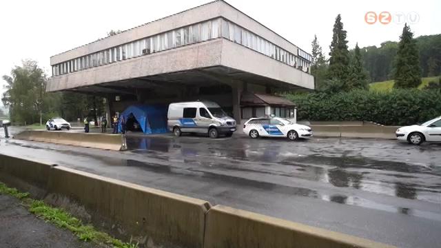 Magyarország lezárta a határait külföldiek előtt és ellenőrzik a hazatérőket is Magyarország lezárta a határait külföldiek előtt és ellenőrzik a hazatérőket is