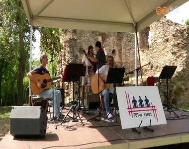 El�sz�r tartottak vers fesztiv�lt az Aranypatak partj�n Bozsokon