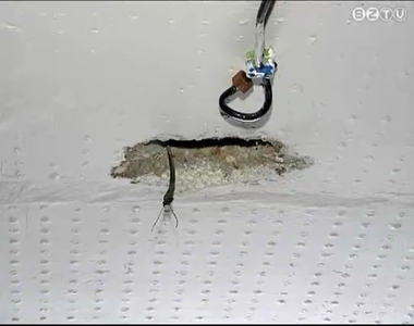 Áramot akart lopni az egyik társasházi lakó Áramot akart lopni az egyik társasházi lakó