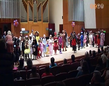 Zen�s farsangi d�lut�n