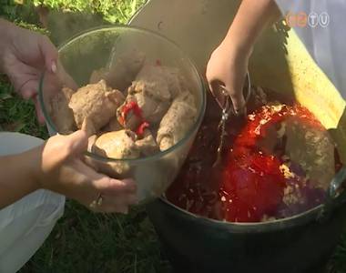 Nyugd�jasok a bogr�csok mellett