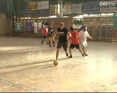 Szurkol�k fociztak