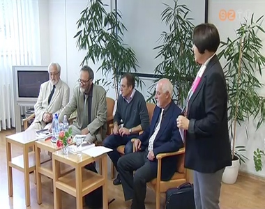 H�rmas k�nyvbemutat� nyelv�szekt�l