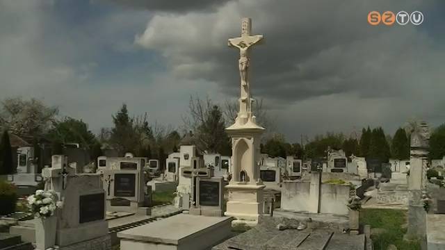 Felújították a szentkirályi temetőkertben álló keresztet Felújították a szentkirályi temetőkertben álló keresztet