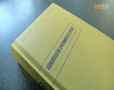 �j szakk�nyvet mutattak be a gyermekek s�rg�ss�gi ell�t�s�r�l