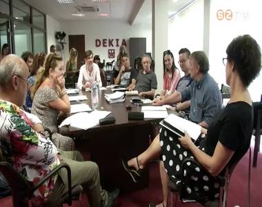 Sz�rakoztat�nak �s sz�kimond�nak �g�rkezik a Karnev�lsz�nh�z idei el�ad�sa