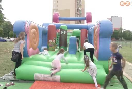 Ünnepeltek a KISZ lakótelepiek Ünnepeltek a KISZ lakótelepiek