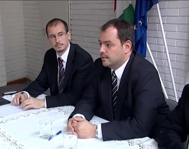 A szocialista prtnak meg kell julnia