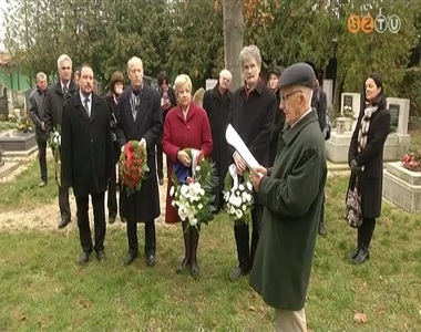 Koncz Jánosra emlékeztek sírjánál a Jáki úti temetőben Koncz Jánosra emlékeztek sírjánál a Jáki úti temetőben