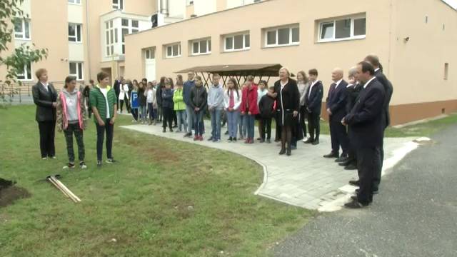 Mintegy 300 millió forintból újult meg a Neumann-iskola Mintegy 300 millió forintból újult meg a Neumann-iskola