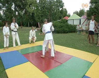 J�t�kos csal�di sportnapot szerveztek vas�rnap a Term�lf�rd�ben