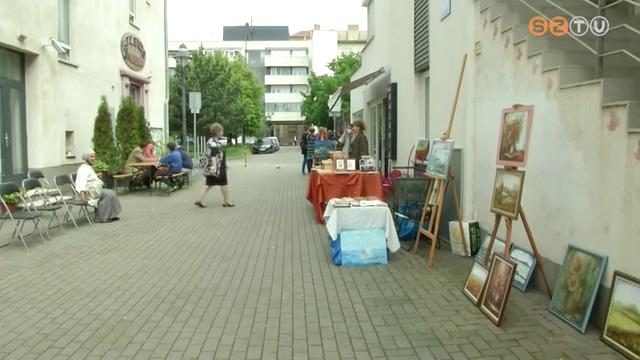 Újra Művész Csütörtököt rendeztek az Isis Galériánál és a belső Uránia teraszon Újra Művész Csütörtököt rendeztek az Isis Galériánál és a belső Uránia teraszon