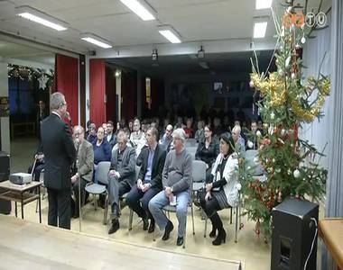 Aj�nd�kcsomagokat osztottak a D�si Huber �ltal�nos Iskol�ban is