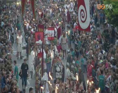 A Savaria T�rt�nelmi Karnev�l f�nypontja minden esztend�ben a felvonul�s