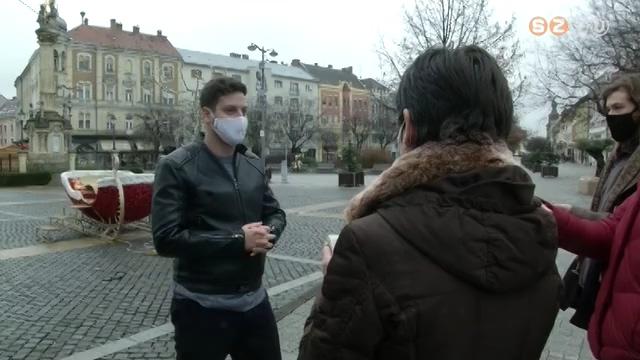 Heti gyors sajtótájékoztatóját tartotta meg a Fő téren Ungár Péter Heti gyors sajtótájékoztatóját tartotta meg a Fő téren Ungár Péter