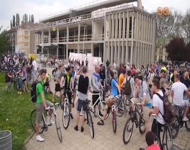 T�bb sz�zan kerekeztek a kritikus t�megben h�tv�g�n