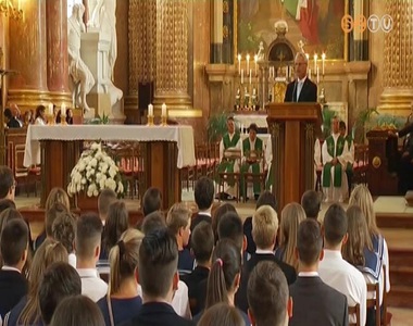 Premontrei tan�vnyit�, kit�ntet�ssel