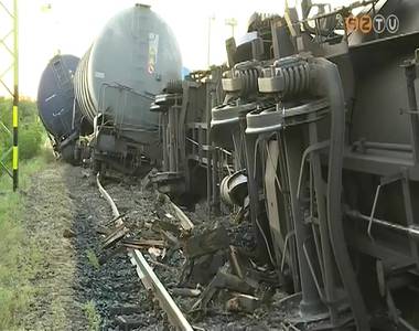 Kisiklott egy tehervonat hat vagonja a v�pi vas�t�llom�son