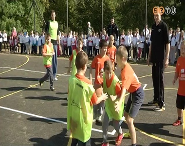 Vadonat�j k�lt�ri kos�rlabdap�ly�n sportolhatnak mostant�l az Oladi �ltal�nos Iskola di�kjai