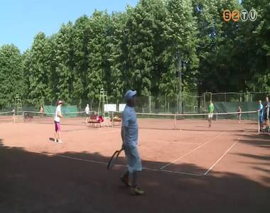 Amat�r teniszez�k id�nynyit� versenye