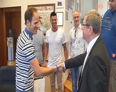 Pusk�s Tivadar is gratul�lt az Ocho Macho-nak