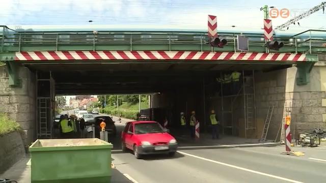Karbantartási munkák kezdődtek a Zanati úti vasúti felüljárón Karbantartási munkák kezdődtek a Zanati úti vasúti felüljárón