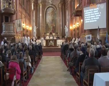 A Szent M�rton-h�t cs�cspontja a szombati szentmise volt
