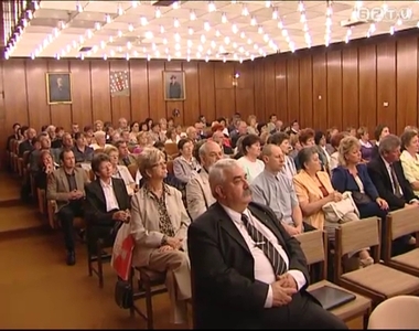 Letett�k esk�j�ket az �ln�k�k