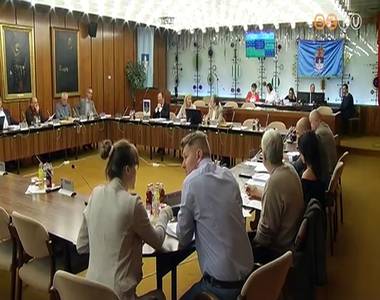 �ssze�lt az oktat�si �s szoci�lis bizotts�g is